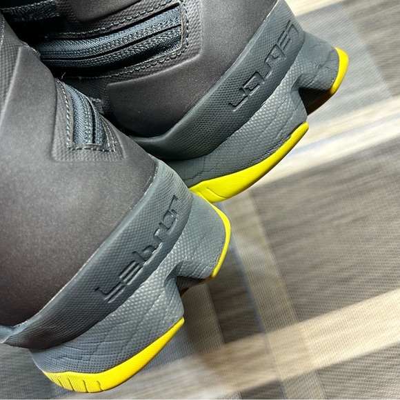 Nike Men’s Zoom Soldier LeBron VIII 8 Basketball Sneakers 653641-070 Size 13 - Picture 10 of 17